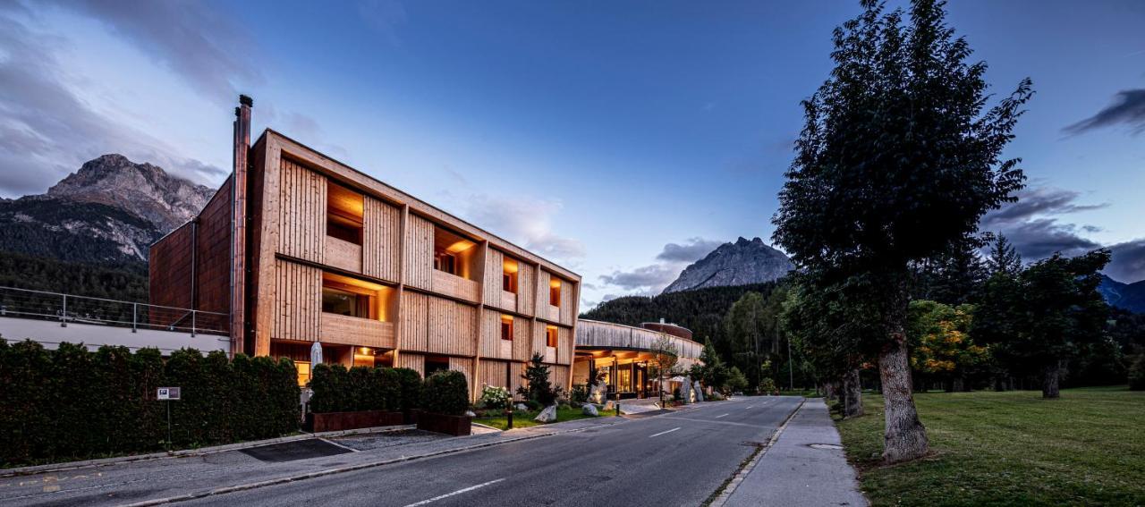 Hotel Arnica Scuol - Adults Only Exterior foto