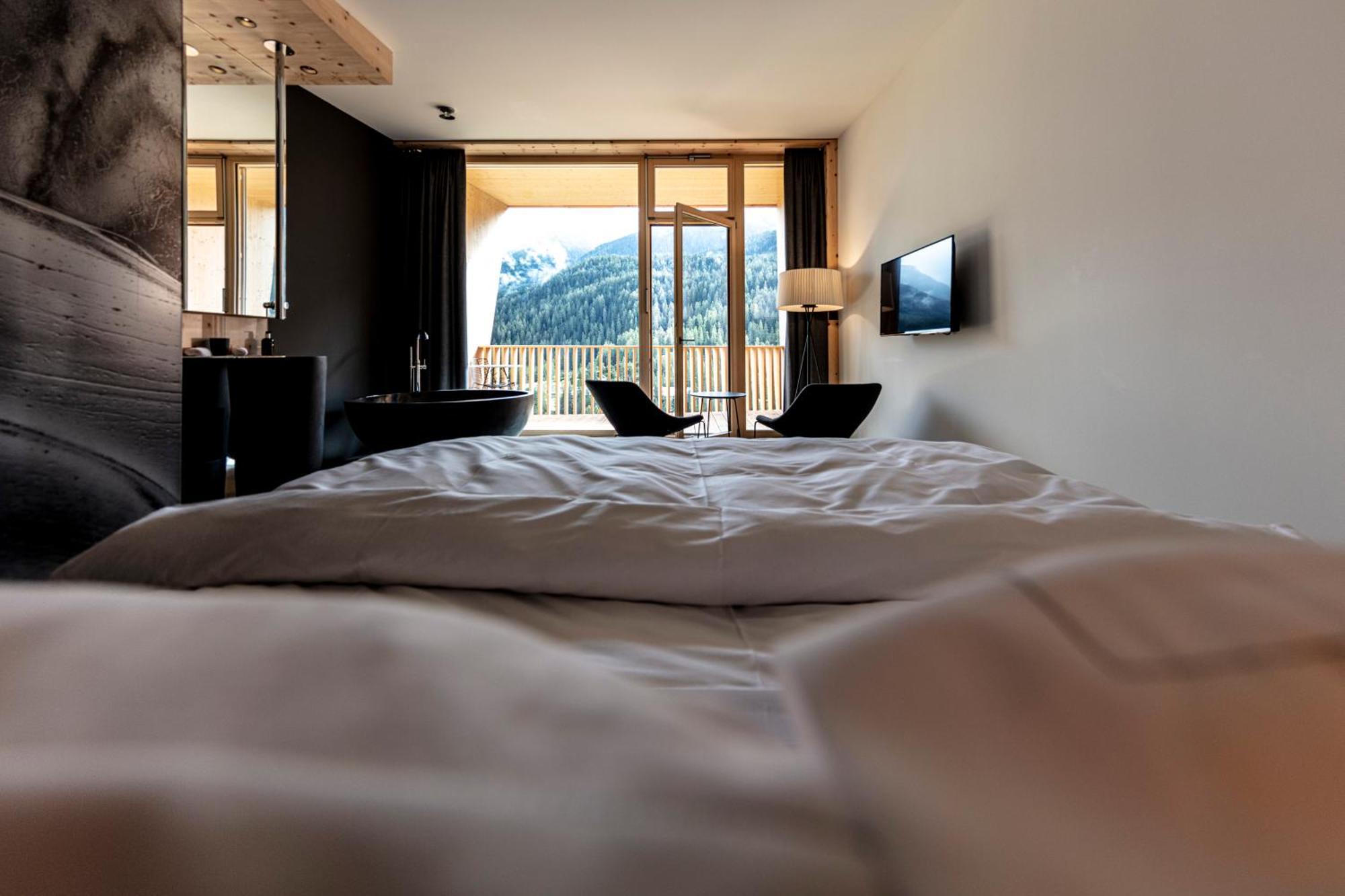Hotel Arnica Scuol - Adults Only Exterior foto