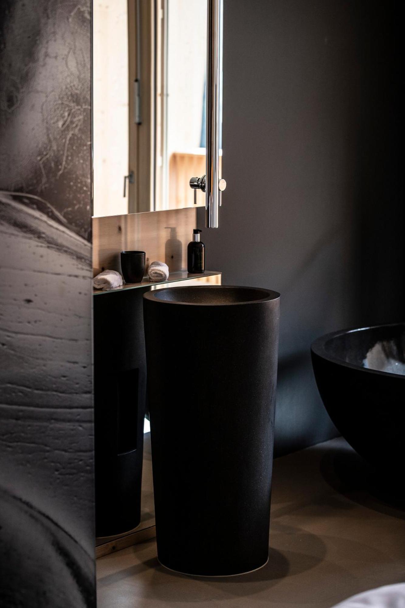 Hotel Arnica Scuol - Adults Only Exterior foto